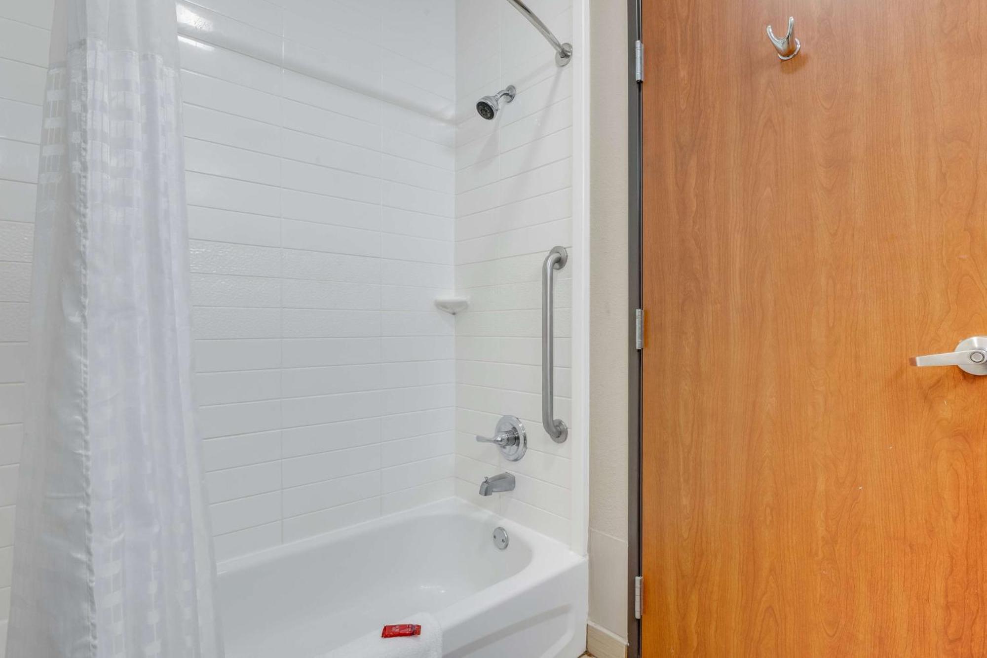 Surestay By Western Tulsa North Hotel