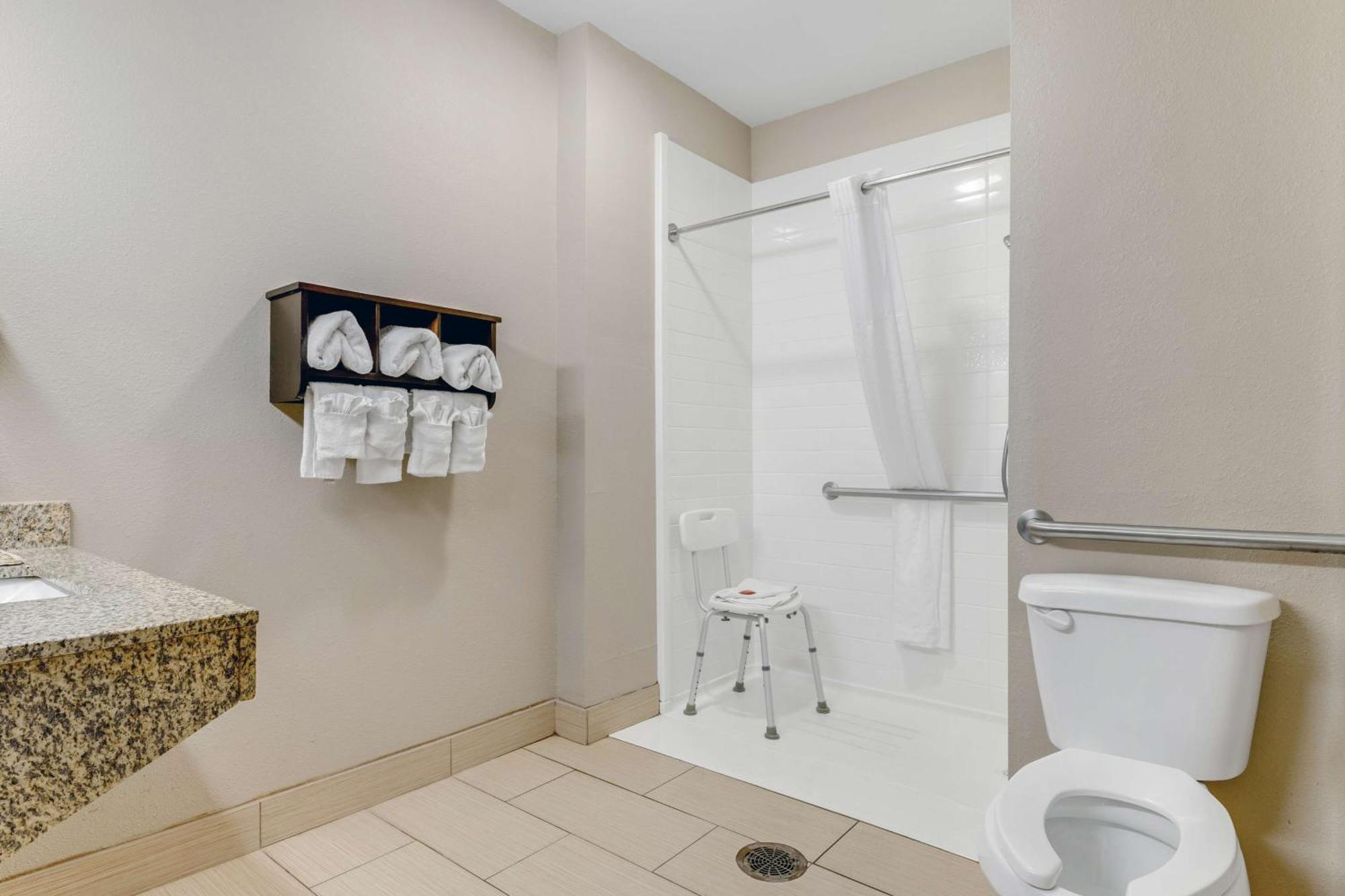 Hotel Surestay By Western Tulsa North